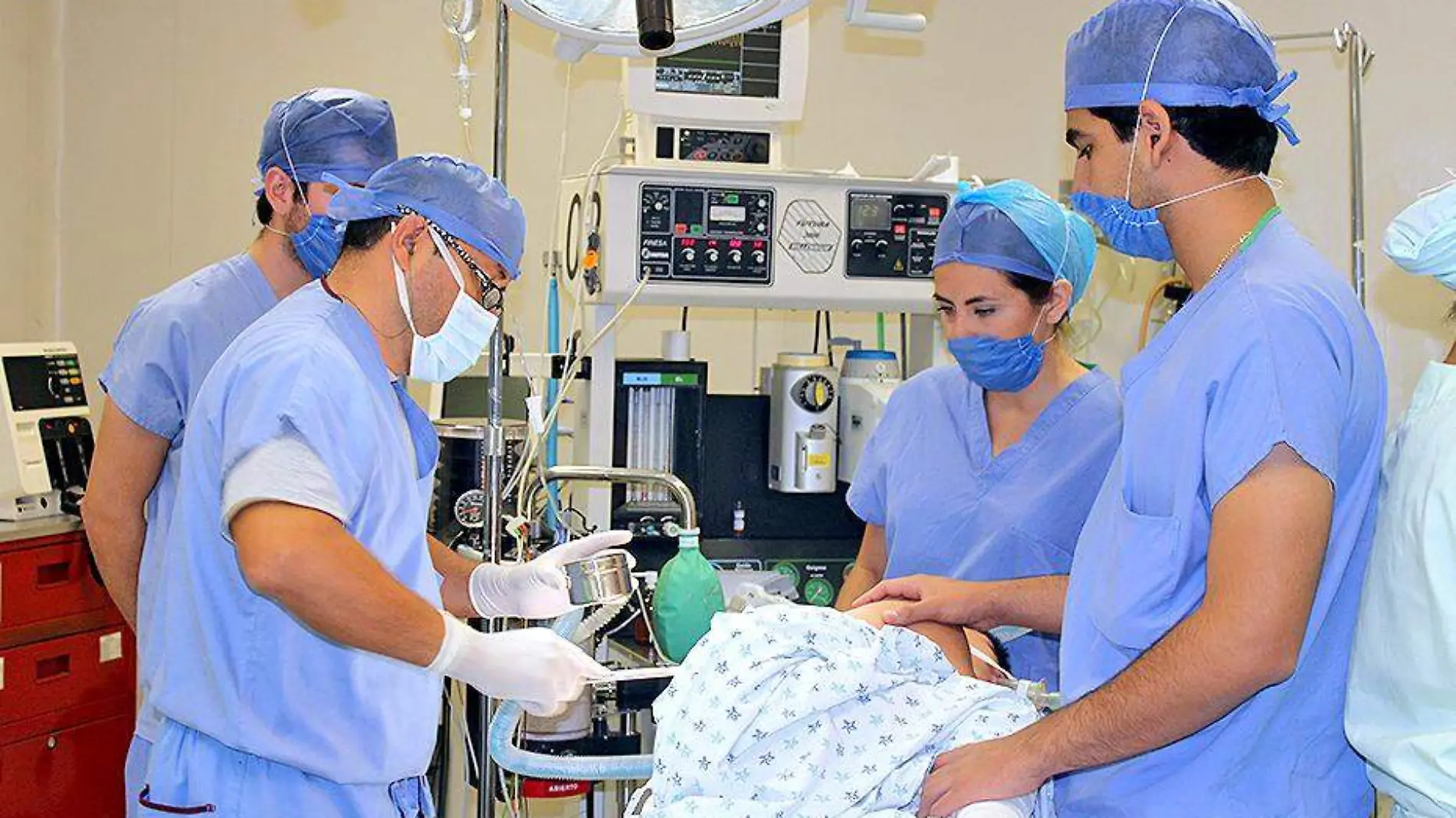 medicos realizan operacion